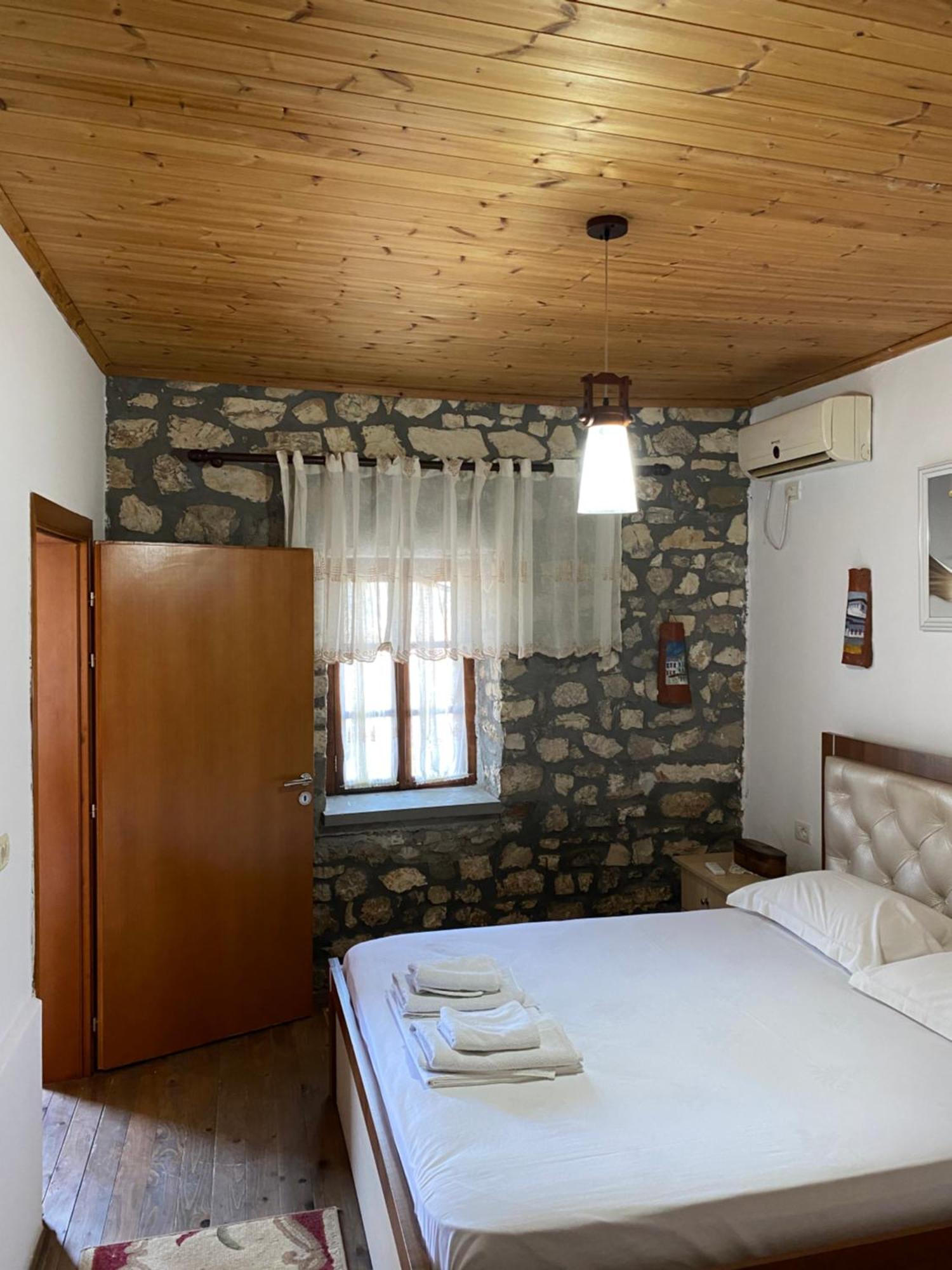 Aria Baci Guest House เบราท ภายนอก รูปภาพ